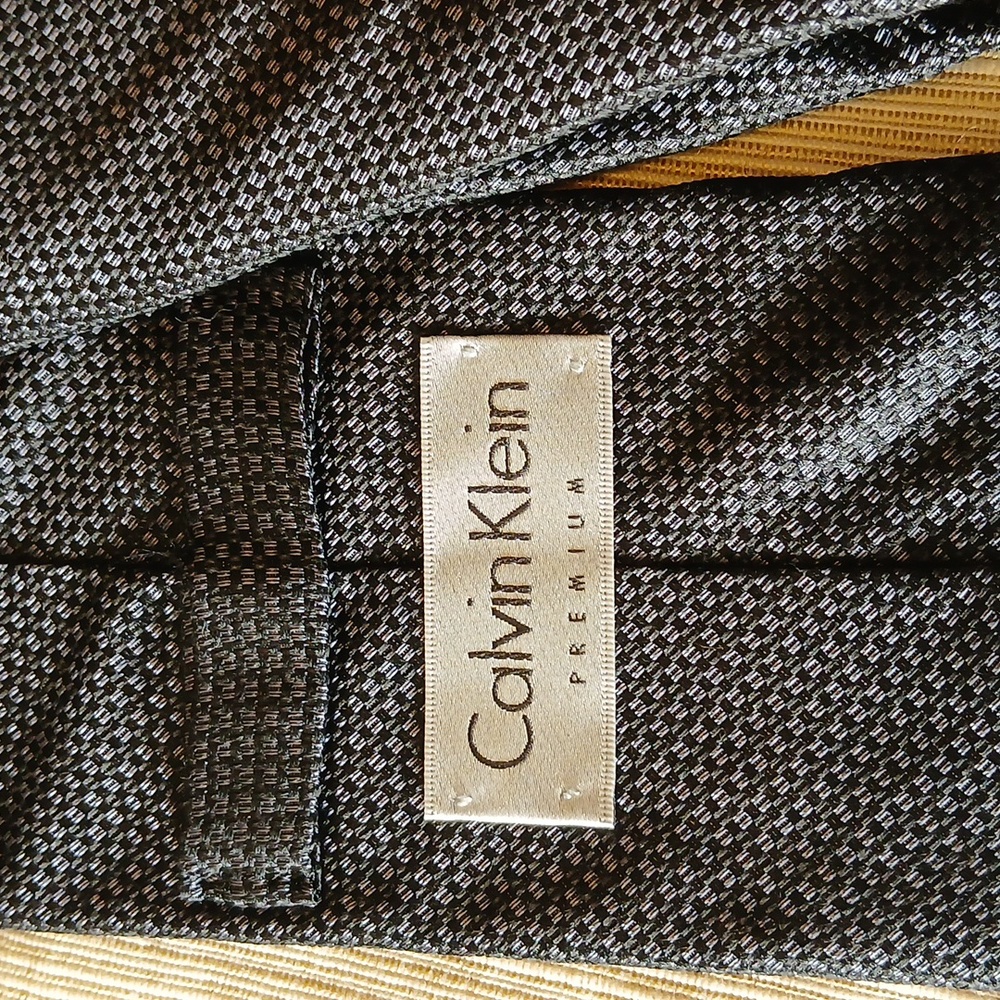 Calvin Klein 100% Silk Premium Classic Black Textured Tie - Picture 2 of 4